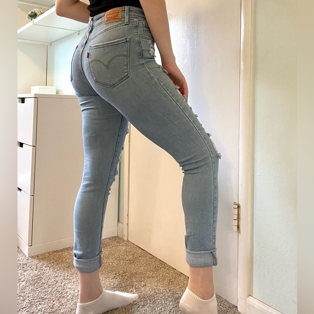 Levi’s 721 High Rise Skinny Jeans - Size 27